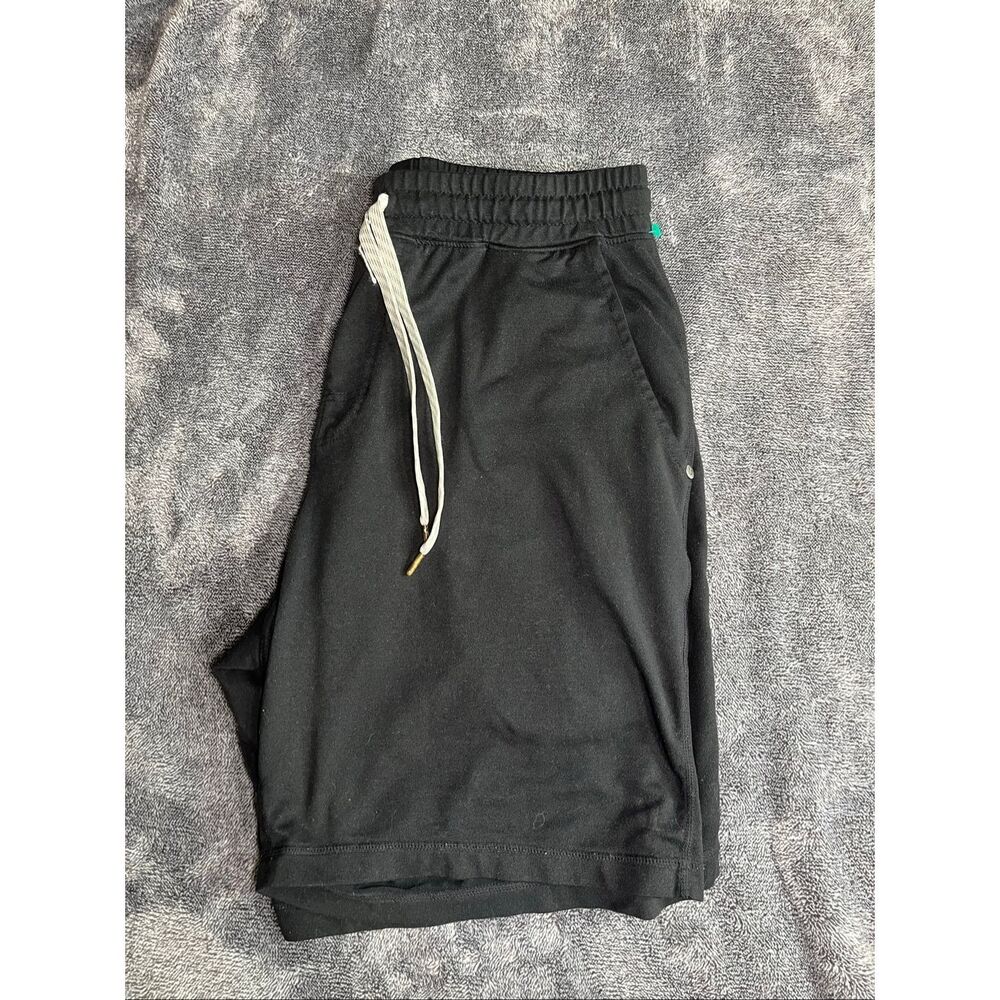 Vuori Men’s Black Performance Athletic Shorts Size M